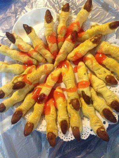 Santa's witch finger cookies