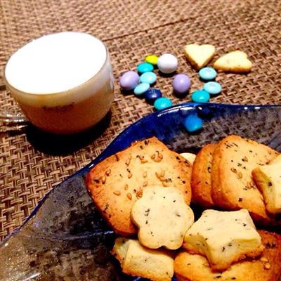 Small biscuits with black tea