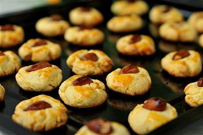 Hawaiian almond cookies