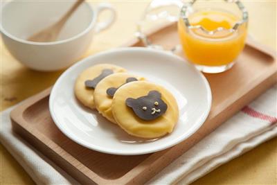 Lemon and chocolate bear cookies