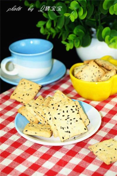 Black sesame and cinnamon biscuits