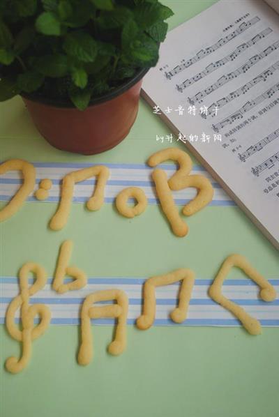 A delicious cheese note cookie