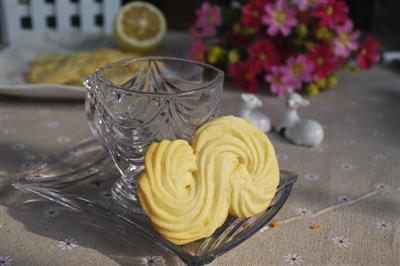 Lemon and yogurt cookies