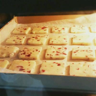 How to make cranberry biscuits with ordinary flour and quick hand cutting