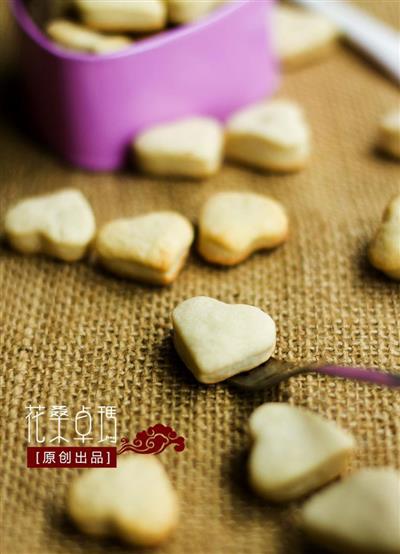 Heart-shaped pocket cookies