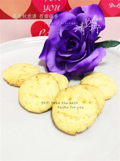 Smiling face cookies with lemon