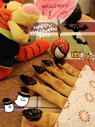 Halloween horror finger cookies