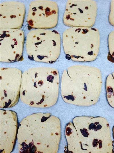 Black sugar and cranberry biscuits