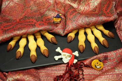 Halloween food freaks - the witch's fingers