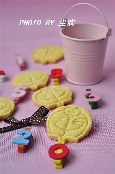 This is a Doraemon cookie.