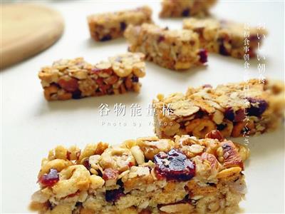 Cereal and nut energy bars - a delicious way to fight hunger