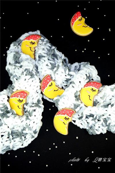 Moon Baby cartoon cookies