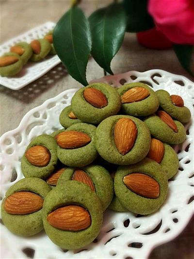 Tea and almond cookies