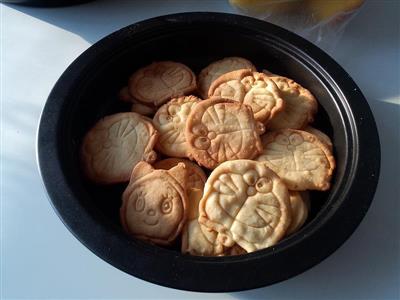 This is a Doraemon cookie.