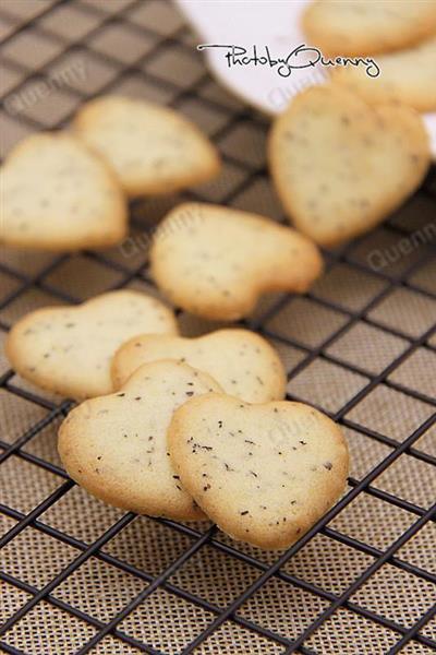 Black tea and crackers