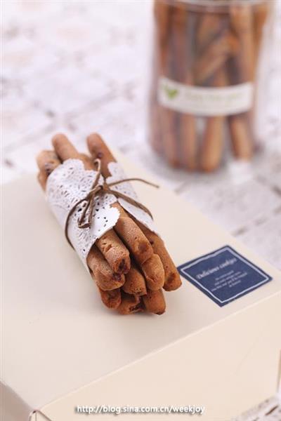 Cranberry red sugar finger biscuits