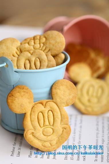 Cartoon honey cookies