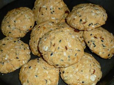 Oatmeal and black sesame cookies