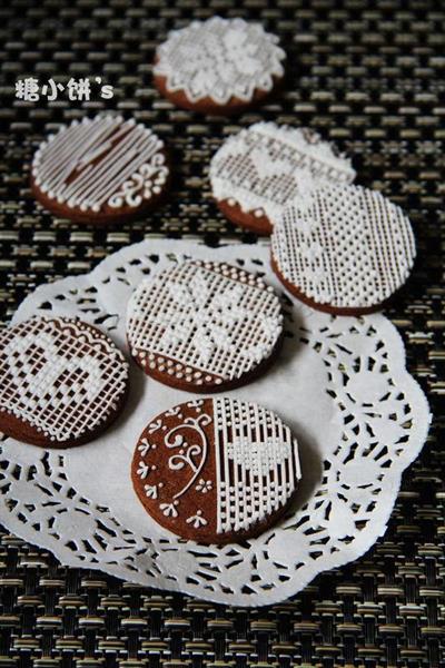 Hand painted lace biscuits