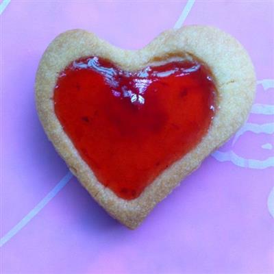 Strawberry and jelly cookies