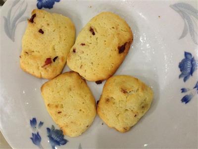 Cranberry biscuits, freshly baked, are a dessert