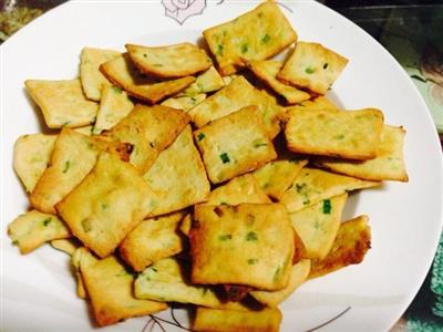 Healthy and low-fat onion soda cookies