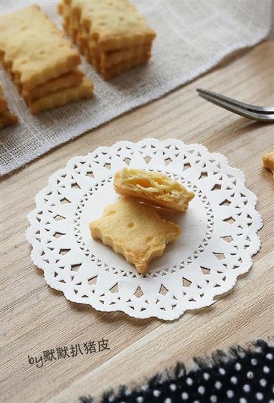 Super-simple small cheese cookies