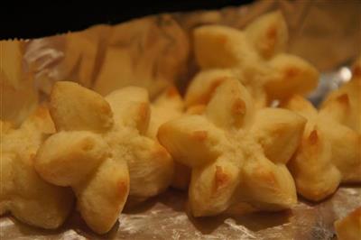 Soft biscuits with coconut cheese