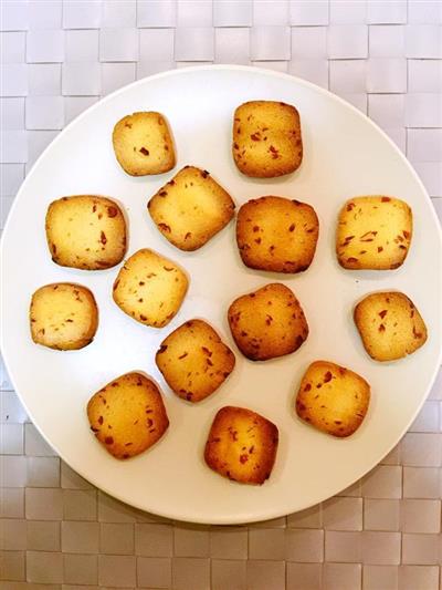 Homemade milk-flavored cranberry cookies