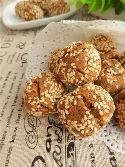 Sesame cookie balls