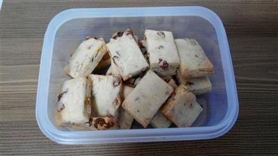 Walnut and grapefruit cookies