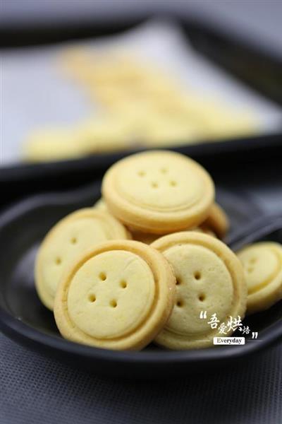 Buttoned cookies