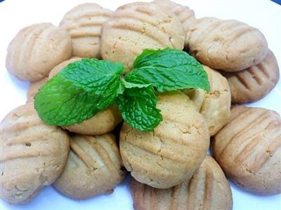 Peanut butter and almond cookies