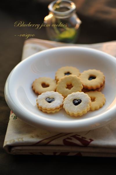 Blueberry jam and cookies