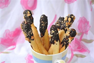 Chocolate and walnut finger biscuits