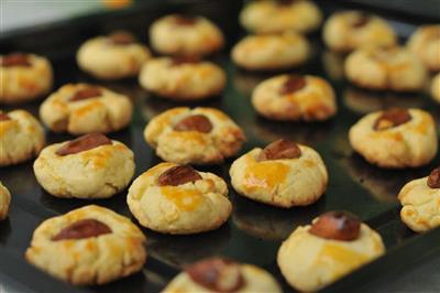 Hawaiian almond cookies