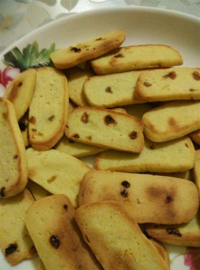 Tea and grape cookies