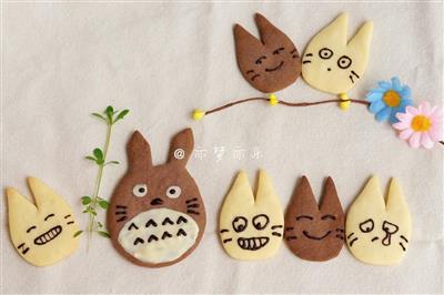 The colorless version of the Totoro biscuit