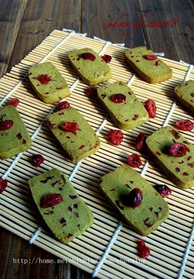 Tea and cranberry cookies