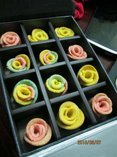 The three-color rose cookie