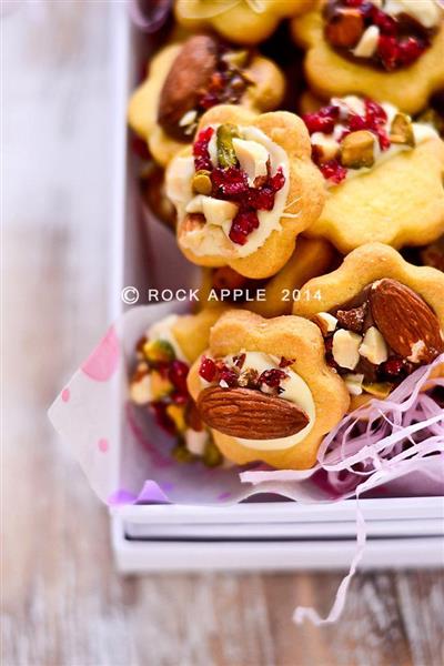 Chocolate flower cookies