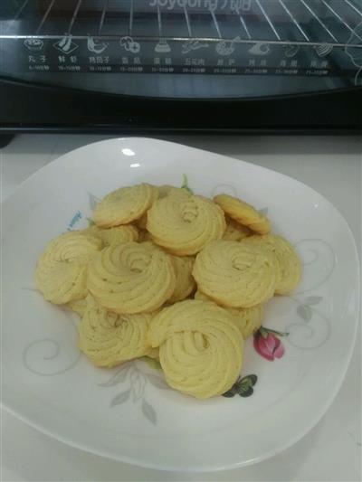 It's good to eat butter cookies.