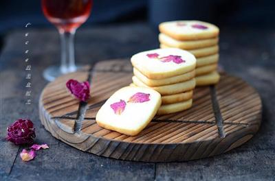 Romantic rose cookies