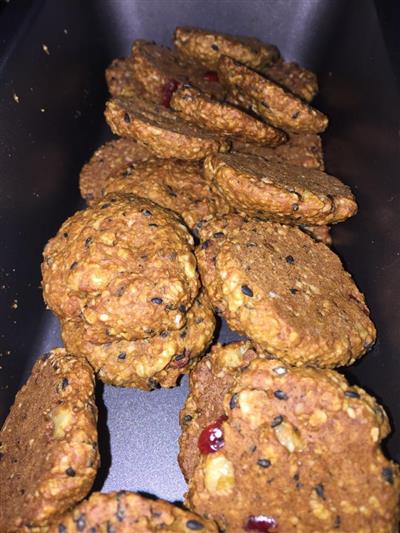 Red sugar oatmeal biscuits