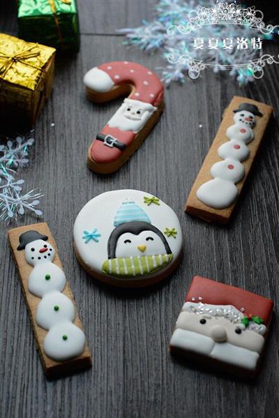 Making lovely Christmas cookies with the simplest of molds