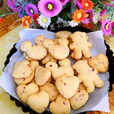 Cranberry cartoon biscuits