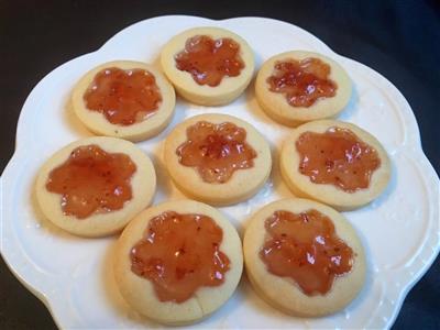 Strawberry jam and cherry blossom cookies