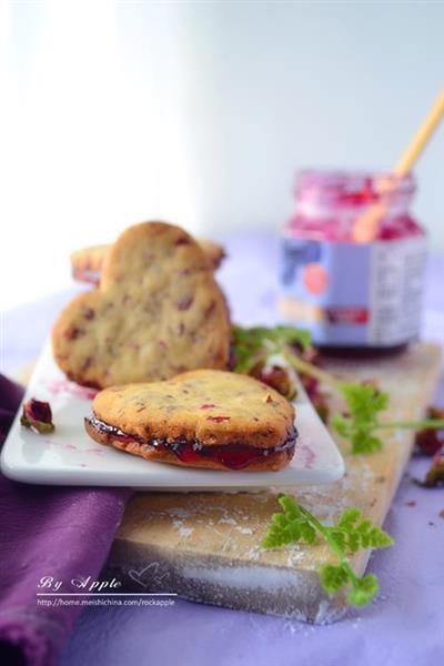 Blueberry-scented heart-shaped cookies