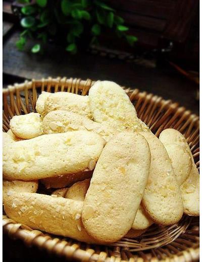 Almond finger cookies