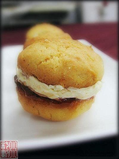 Whole wheat almond cream biscuits